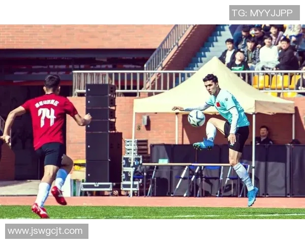 足球明星在赛场上的精彩表现与技术分析探讨